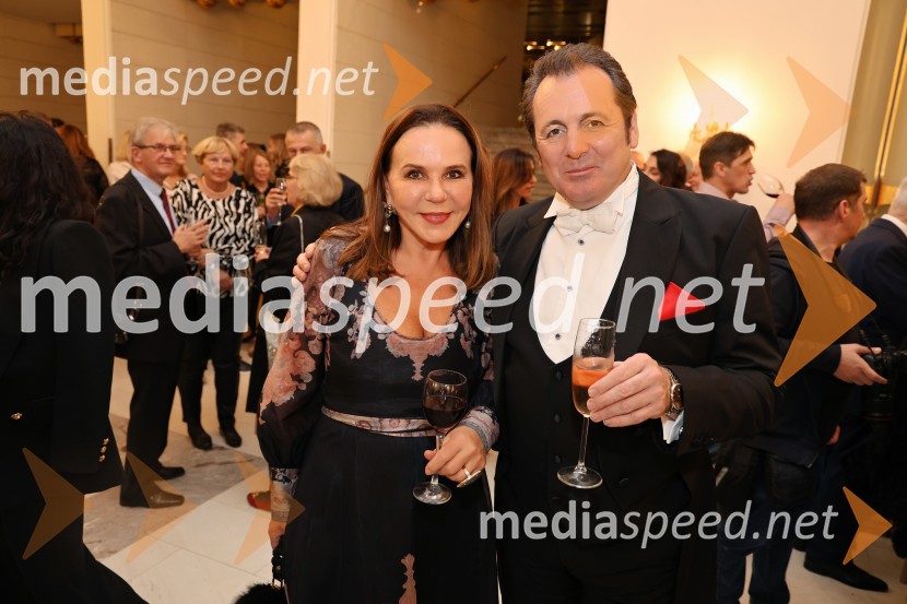  Vesna Kristančič, Movia Wines;  Mike Sterling, pevecMuzikal Evita, premiera na odru SNG Maribor