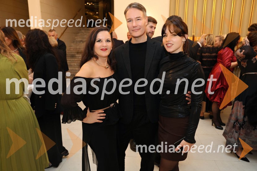  ... ;  Saša Krajnc, TV Voditelj, RTV;  ... Muzikal Evita, premiera na odru SNG Maribor