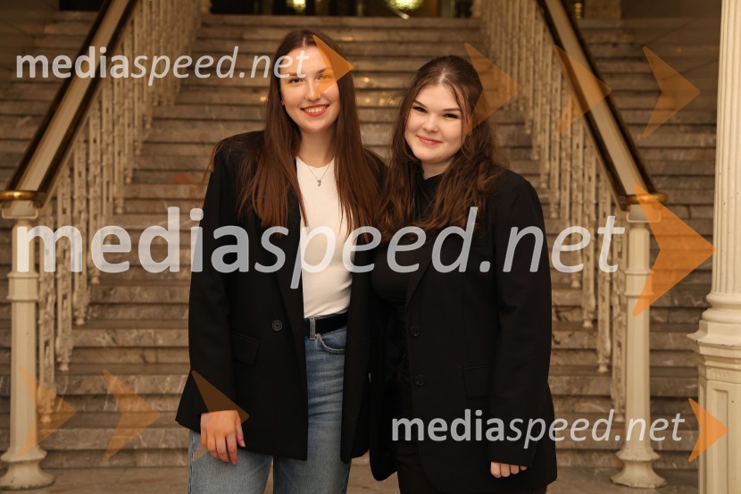  ... ;  Barbara Novak, Čarobni danMuzikal Evita, premiera na odru SNG Maribor