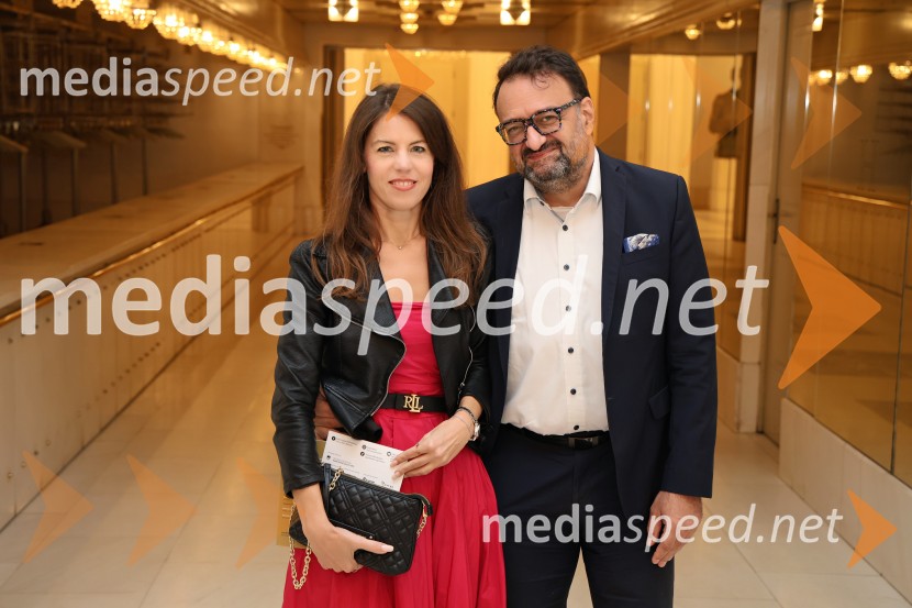  Karla Pinter, generalna direktorica Direktorata za notranji trg;  ... Muzikal Evita, premiera na odru SNG Maribor