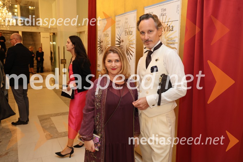 dr. med.  Snežana Kos;  Uroš Marguč, Galerija lepih lasMuzikal Evita, premiera na odru SNG Maribor