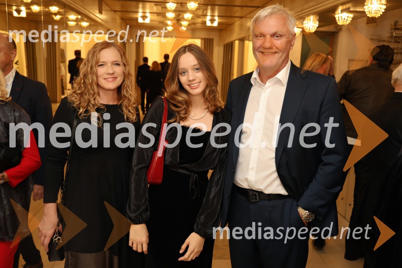  Damjana Meško Kuster;  ... ;  Milan Kuster, I-vent d.o.o.Muzikal Evita, premiera na odru SNG Maribor