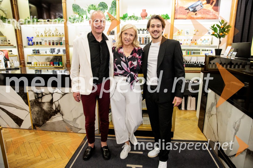  ... ;  ... ;  Bojan Cvjetićanin, Joker OutGoldfield & Banks v Ikoni: predstavitev nove dišave Tales of Amber