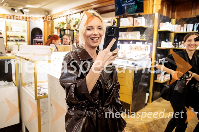  Jasna Vale, Instagram ikonaGoldfield & Banks v Ikoni: predstavitev nove dišave Tales of Amber