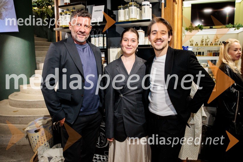  ... ;  ... ;  Bojan Cvjetićanin, Joker Out;  ... Goldfield & Banks v Ikoni: predstavitev nove dišave Tales of Amber