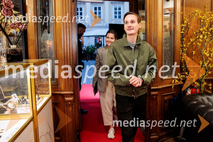  Špela Ravnik;  Domen Prevc, smučarski skakalecGoldfield & Banks v Ikoni: predstavitev nove dišave Tales of Amber