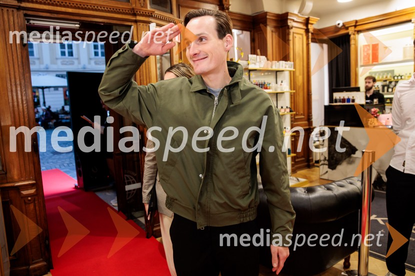  Domen Prevc, smučarski skakalecGoldfield & Banks v Ikoni: predstavitev nove dišave Tales of Amber