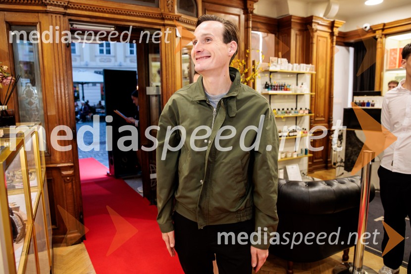  Domen Prevc, smučarski skakalecGoldfield & Banks v Ikoni: predstavitev nove dišave Tales of Amber