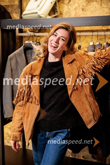  Mila Peršin, igralkaGoldfield & Banks v Ikoni: predstavitev nove dišave Tales of Amber