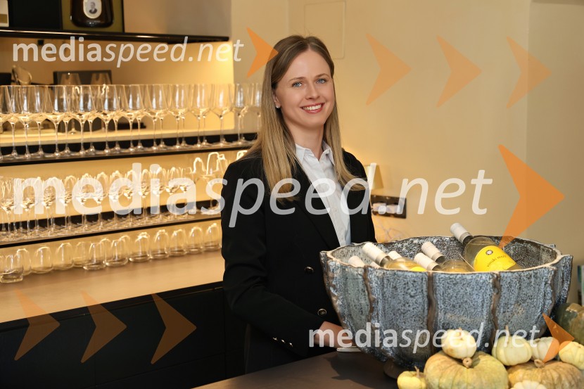  Neža Jarc, Mariborska vinska kraljica 2020PRIHAJA PUBEC 2025: 11 let povezovanja štajerskih vinarjev – 10. salon v Mariboru, 8. v Ljubljani