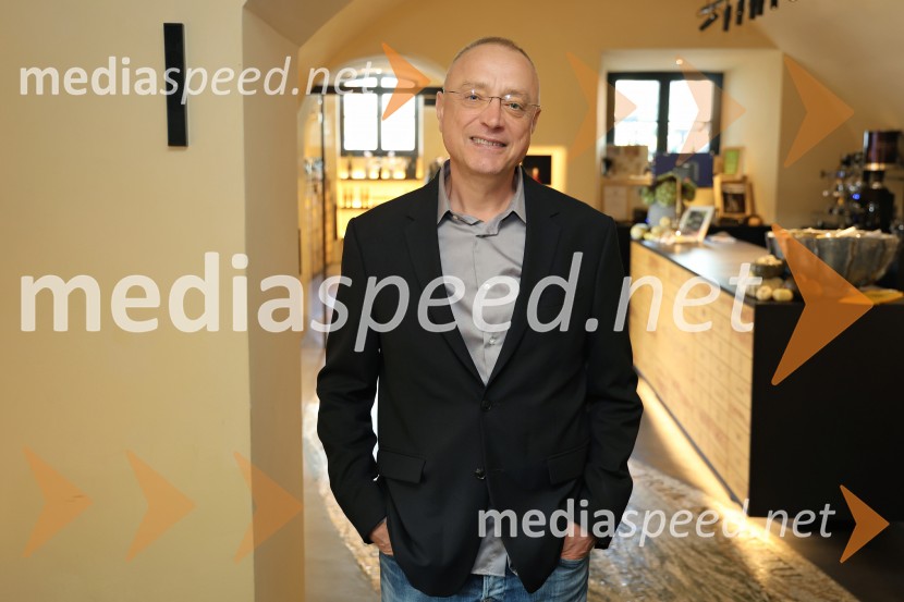  Igor Selan, novinarPRIHAJA PUBEC 2025: 11 let povezovanja štajerskih vinarjev – 10. salon v Mariboru, 8. v Ljubljani