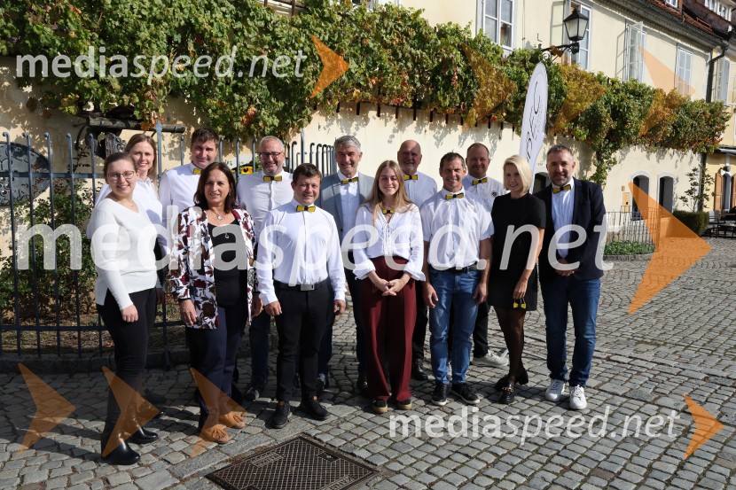  Martina Breznik, 4. Cerkvenjaška vinska kraljica;  Neža Jarc, Mariborska vinska kraljica 2020;  Sandi  Fleisinger, Kmetija Fleisinger;  Leonida Gregorič, vodja laboratorija, Kmetijsko gozdarski zavod Maribor;  Gregor Mulec, Vinogradništvo Mulec;  Samo Krajnc, Vino Krajnc;  Robert Hafner, Vinarstvo Hafner;  Davida Hafner, Vinarstvo Hafner;  Jurij Cvitanič, Vinogradništvo Cvitanič;  Samo Krajnc, Vino Krajnc;  Igor Domadenik, Puklavec Family wines, d.o.o.;  Natalija Cvetko, Mediaspeed d.o.o.;  Borut  Cvetko, kreativni direktor, Mediaspeed d.o.o.PRIHAJA PUBEC 2025: 11 let povezovanja štajerskih vinarjev – 10. salon v Mariboru, 8. v Ljubljani