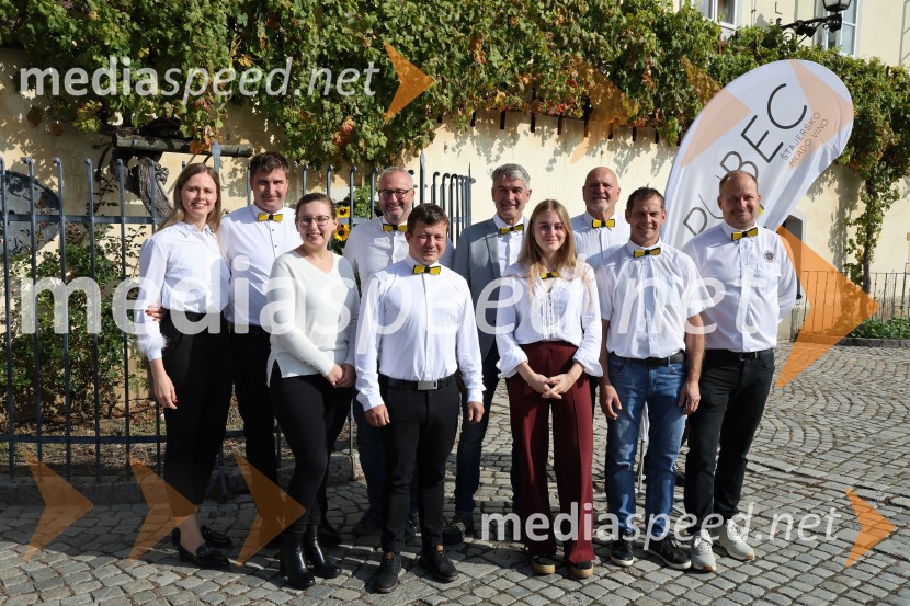  Neža Jarc, Mariborska vinska kraljica 2020;  Sandi  Fleisinger, Kmetija Fleisinger;  Martina Breznik, 4. Cerkvenjaška vinska kraljica;  Samo Krajnc, Vino Krajnc;  Gregor Mulec, Vinogradništvo Mulec;  Robert Hafner, Vinarstvo Hafner;  Davida Hafner, Vinarstvo Hafner;  Jurij Cvitanič, Vinogradništvo Cvitanič;  Samo Krajnc, Vino Krajnc;  Igor Domadenik, Puklavec Family wines, d.o.o.PRIHAJA PUBEC 2025: 11 let povezovanja štajerskih vinarjev – 10. salon v Mariboru, 8. v Ljubljani