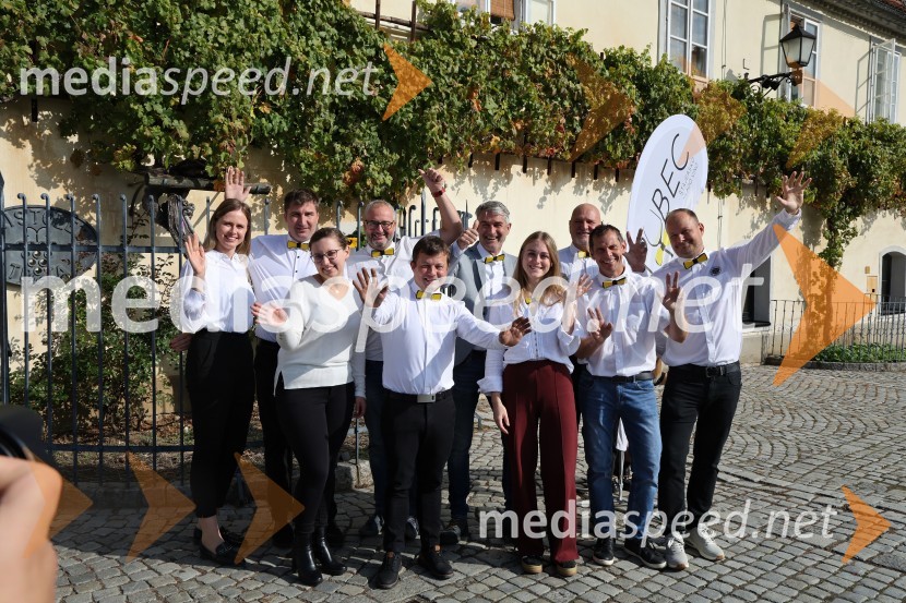  Neža Jarc, Mariborska vinska kraljica 2020;  Martina Breznik, 4. Cerkvenjaška vinska kraljica;  Sandi  Fleisinger, Kmetija Fleisinger;  Gregor Mulec, Vinogradništvo Mulec;  Samo Krajnc, Vino Krajnc;  Robert  Hafner, Vinarstvo Hafner;  Davida Hafner, Vinarstvo Hafner;  Jurij Cvitanič, Vinogradništvo Cvitanič;  Matija  Jagrič, Hiša vin Emino;  Igor Domadenik, Puklavec Family wines, d.o.o.PRIHAJA PUBEC 2025: 11 let povezovanja štajerskih vinarjev – 10. salon v Mariboru, 8. v Ljubljani