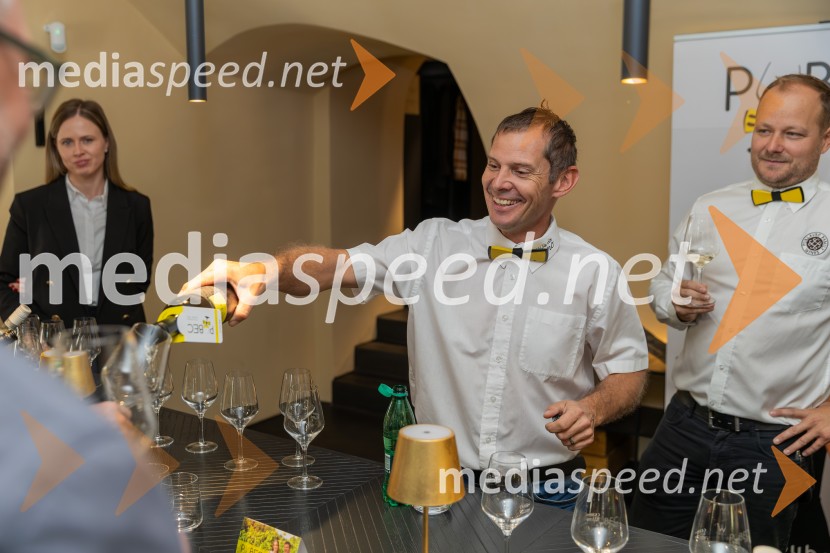  Neža Jarc, Mariborska vinska kraljica 2020;  Matija  Jagrič, Hiša vin Emino;  Igor Domadenik, Puklavec Family wines, d.o.o.PRIHAJA PUBEC 2025: 11 let povezovanja štajerskih vinarjev – 10. salon v Mariboru, 8. v Ljubljani