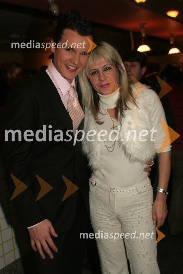 Andrej Mernik, voditelj oddaje in Karmen Auer, žena Stojana AuerjaPeta noč, snemanje oddaje televizije Net TV Mariborr