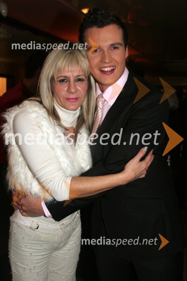 Andrej Mernik, voditelj oddaje in Karmen Auer, žena Stojana AuerjaPeta noč, snemanje oddaje televizije Net TV Mariborr