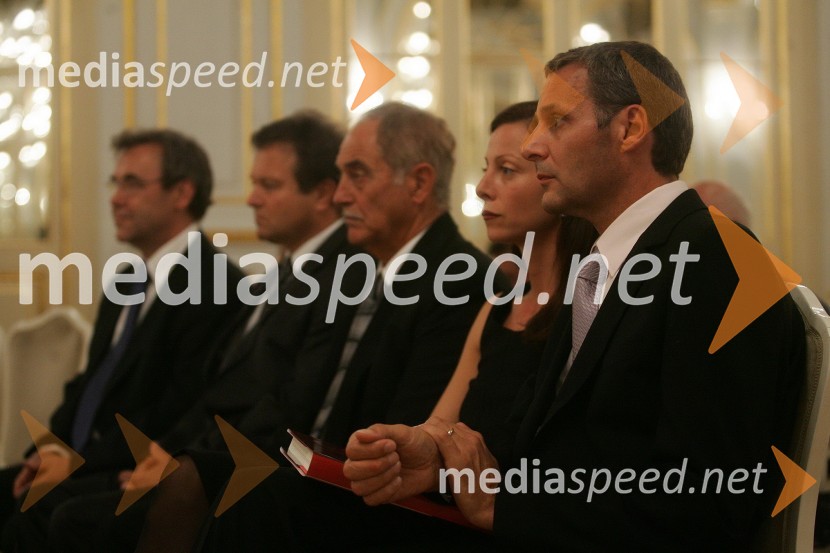 Zdravko Luketič, mestni svetnik, Jože Zidarič, Telekom
Slovenije, Rudi Moge, nekdanji poslanec DZ, Nataša Matjašec Rošker, igralka in njen soprog Danilo Rošker, direktor SNG Maribor90 let Slovenskega narodnega gledališča Maribor