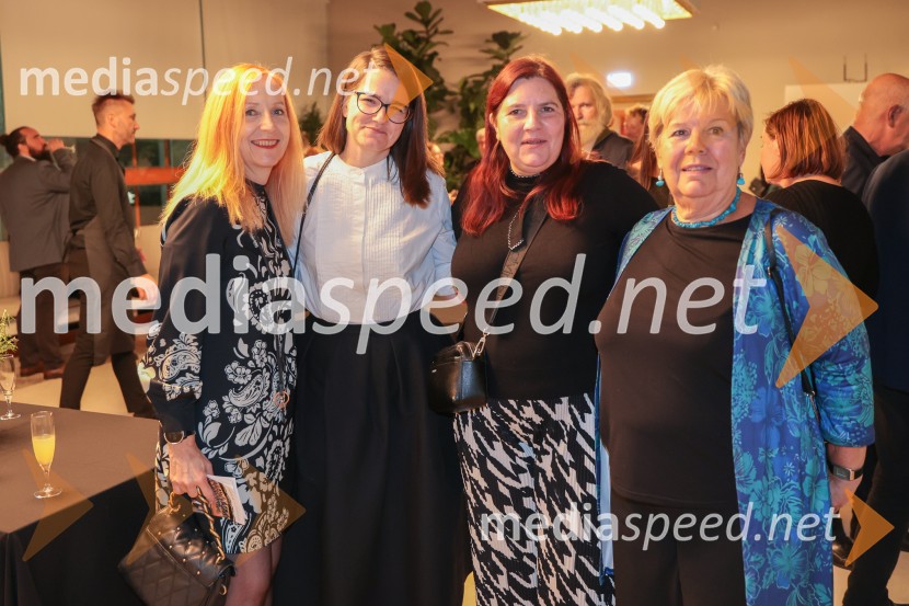  ... ;  ... ;  Teja Pelko, novinarka;  Irena  Butoln, germanistkaKraljevi škotski orkester s simfonijo emocij, v Cankarjevem domu