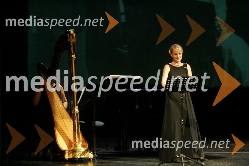 ... in Sabina Cvilak, operna pevka90 let Slovenskega narodnega gledališča Maribor