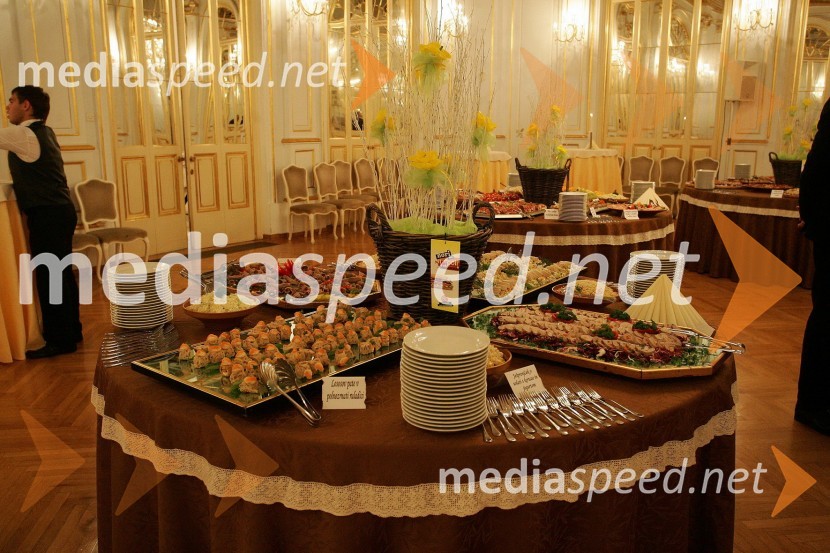 Pogostitev90 let Slovenskega narodnega gledališča Maribor