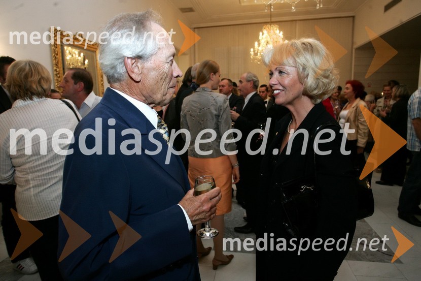 Dr. Henrik Neubauer in Vita Gregorc, koncerni mojster
90 let Slovenskega narodnega gledališča Maribor