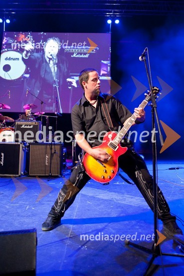 KitaristPeter Lovšin z gosti, koncert