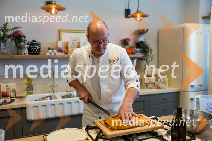 Uroš Štefelin, kuharski mojster, Hiša Linhart RadolcaLesaffre predstavil nove inovativne mešanice za kruh