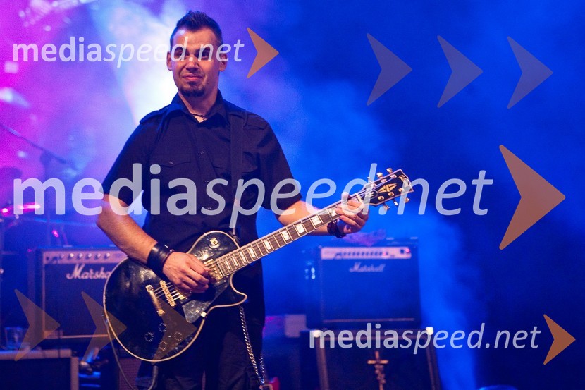 KitaristPeter Lovšin z gosti, koncert