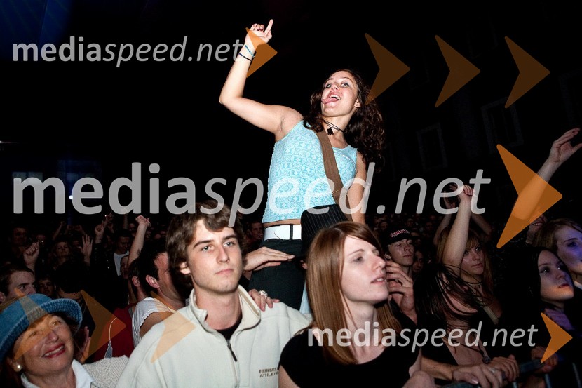 PublikaPeter Lovšin z gosti, koncert