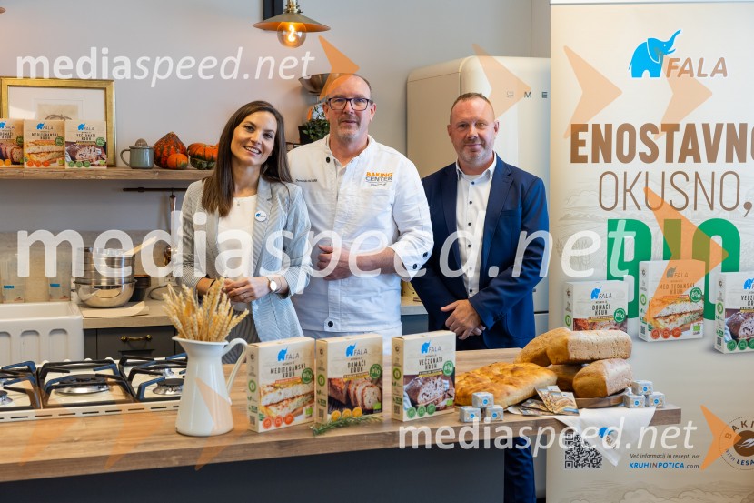  Neža Jus, vodja marketinga, Lesaffre Slovenija;  Dominik Ocvirk, tehnolog, Lasaffre;  Marko Pulko, direktor, Lesaffre SlovenijaLesaffre predstavil nove inovativne mešanice za kruh