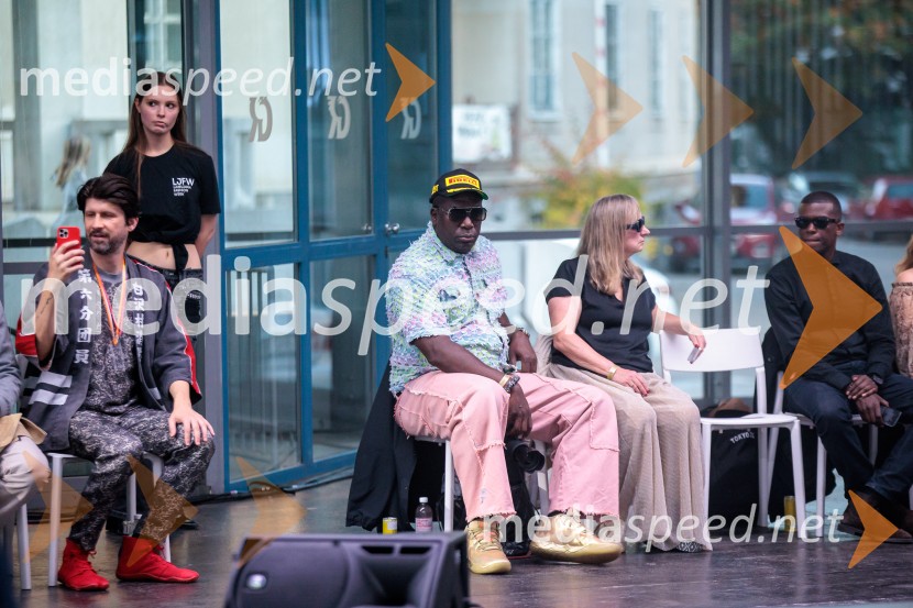   Tomaž Mihelčič;  ... ;  ... ;  ... Fashion Week 2025 odprl svoja vrata z navdihujočim prvim dnem modnih revij