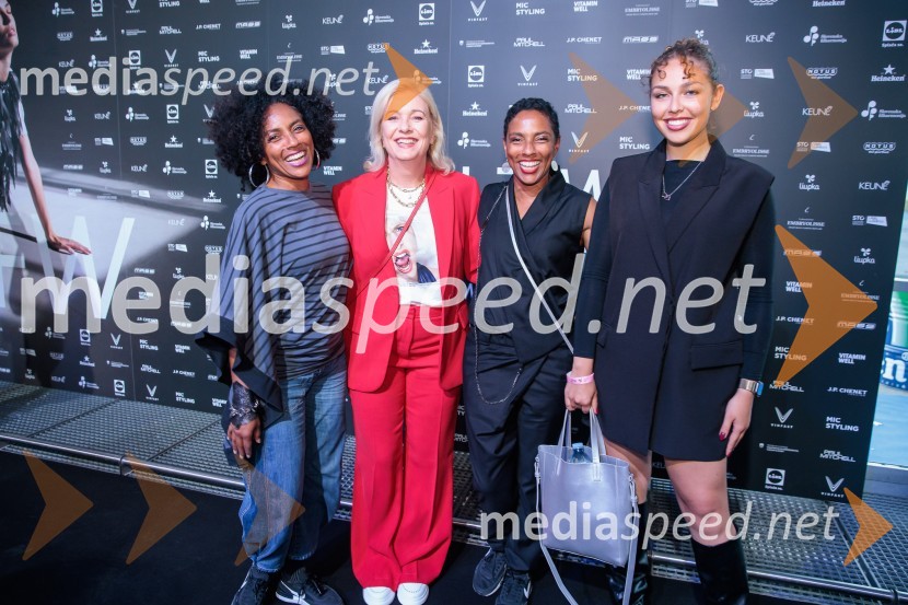  Irena Yebuah Tiran, operna pevka;  ... ;  Leticia Yebuah Slapnik;  Nika ĐođFashion Week 2025 odprl svoja vrata z navdihujočim prvim dnem modnih revij