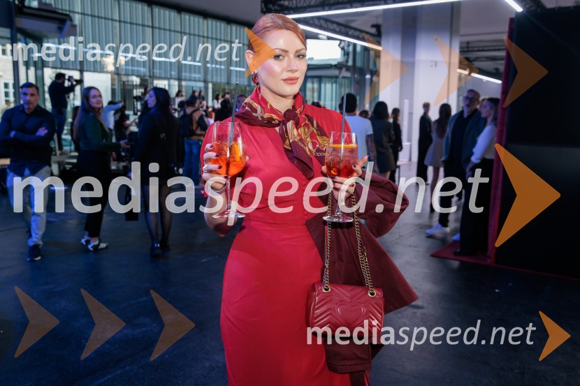  Ivana Zotel Benko, (gretagardner),  model, fotografinjaFashion Week 2025 odprl svoja vrata z navdihujočim prvim dnem modnih revij