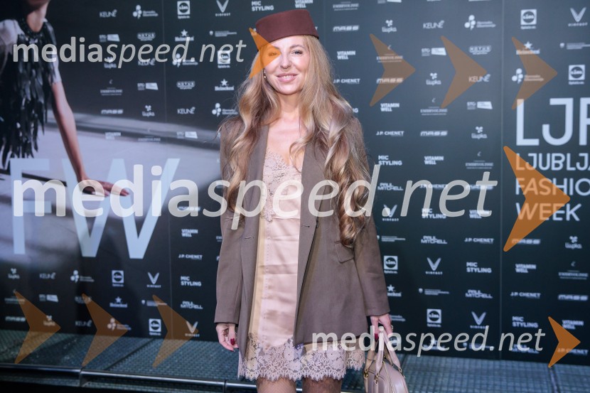  Hajdi Korošec Jazbinšek, pevkaFashion Week 2025 odprl svoja vrata z navdihujočim prvim dnem modnih revij