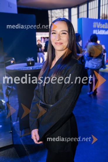 Fashion Week 2025 odprl svoja vrata z navdihujočim prvim dnem modnih revij