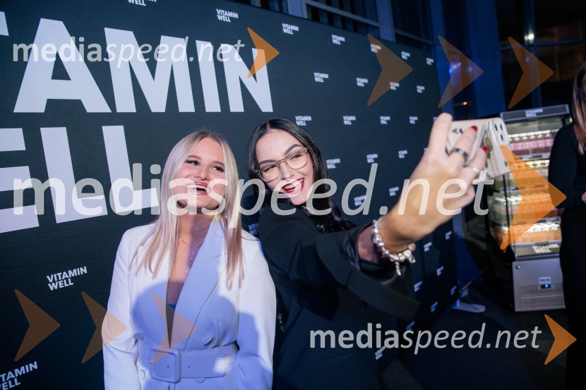  Ula Ložar, pevka;  ... Fashion Week 2025 odprl svoja vrata z navdihujočim prvim dnem modnih revij