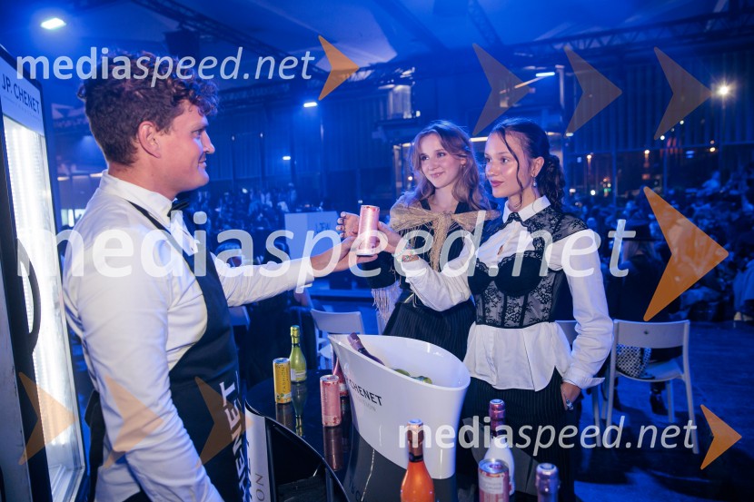 Fashion Week 2025 odprl svoja vrata z navdihujočim prvim dnem modnih revij