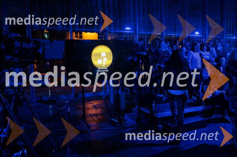 Fashion Week 2025 odprl svoja vrata z navdihujočim prvim dnem modnih revij