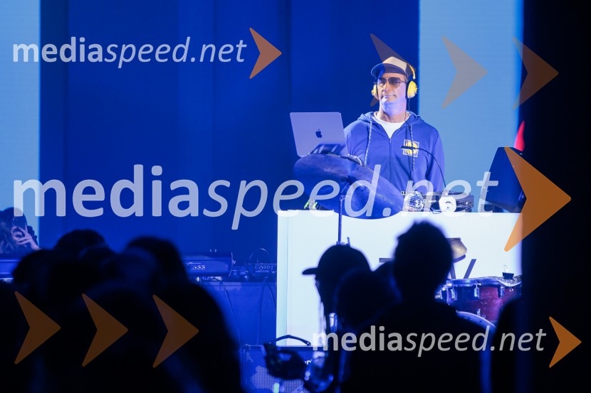 Fashion Week 2025 odprl svoja vrata z navdihujočim prvim dnem modnih revij