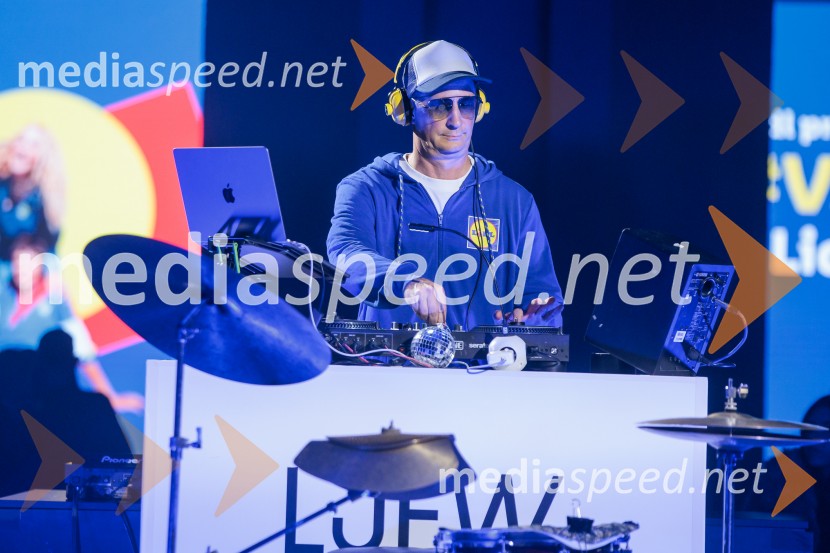 Fashion Week 2025 odprl svoja vrata z navdihujočim prvim dnem modnih revij