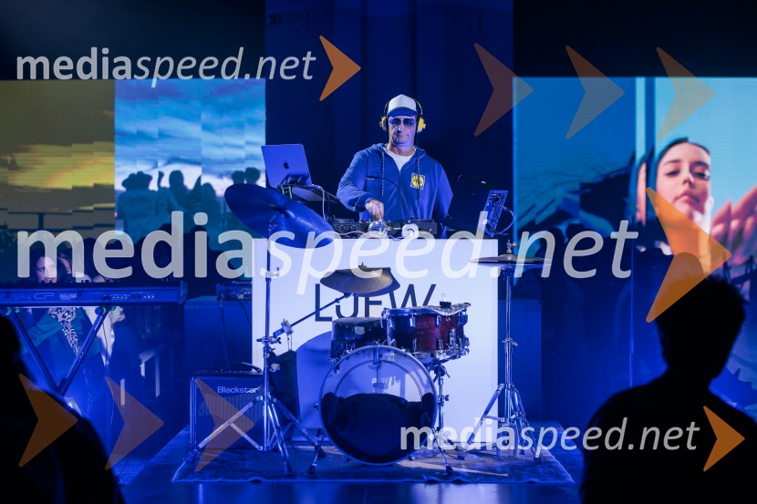 Fashion Week 2025 odprl svoja vrata z navdihujočim prvim dnem modnih revij