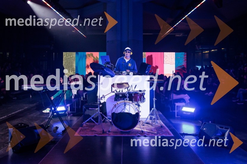 Fashion Week 2025 odprl svoja vrata z navdihujočim prvim dnem modnih revij