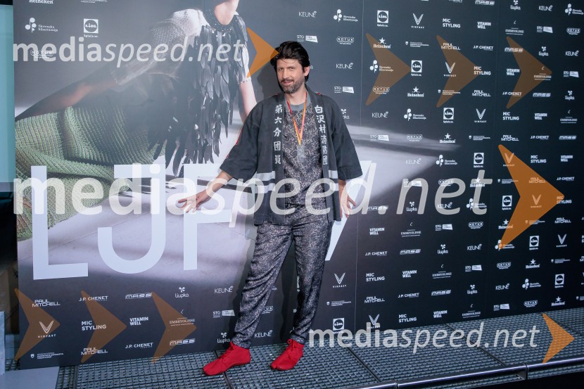   Tomaž MihelčičFashion Week 2025 odprl svoja vrata z navdihujočim prvim dnem modnih revij