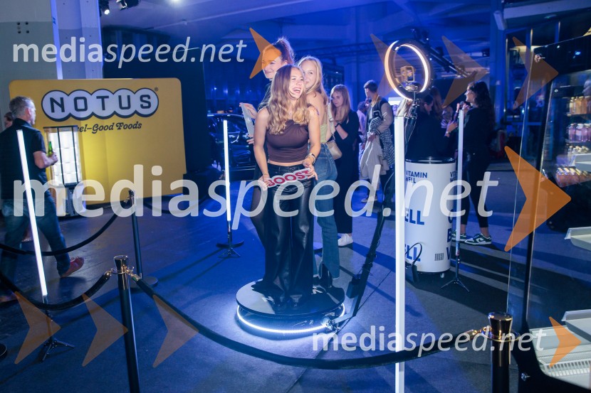 Fashion Week 2025 odprl svoja vrata z navdihujočim prvim dnem modnih revij