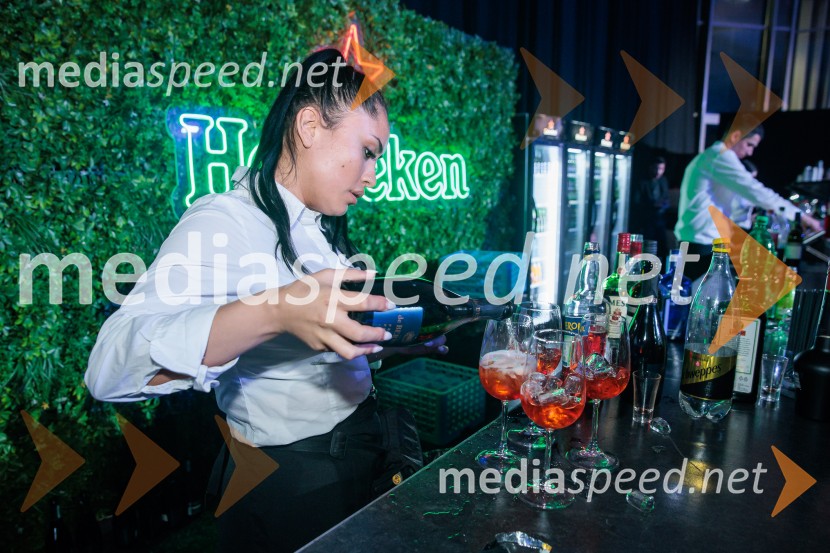 Fashion Week 2025 odprl svoja vrata z navdihujočim prvim dnem modnih revij