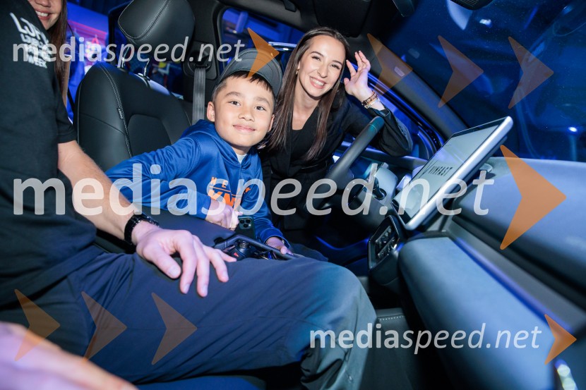 Fashion Week 2025 odprl svoja vrata z navdihujočim prvim dnem modnih revij