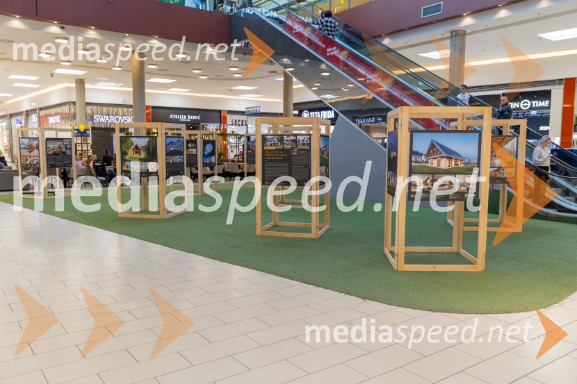 V Citycentru Celje odprli razstavo »Bivanje z lesom – SLOWOODLIFE«: slovenske zgodbe trajnostne gradnje in dizajna