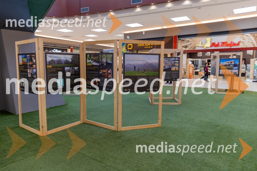 V Citycentru Celje odprli razstavo »Bivanje z lesom – SLOWOODLIFE«: slovenske zgodbe trajnostne gradnje in dizajna