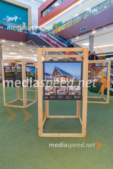 V Citycentru Celje odprli razstavo »Bivanje z lesom – SLOWOODLIFE«: slovenske zgodbe trajnostne gradnje in dizajna